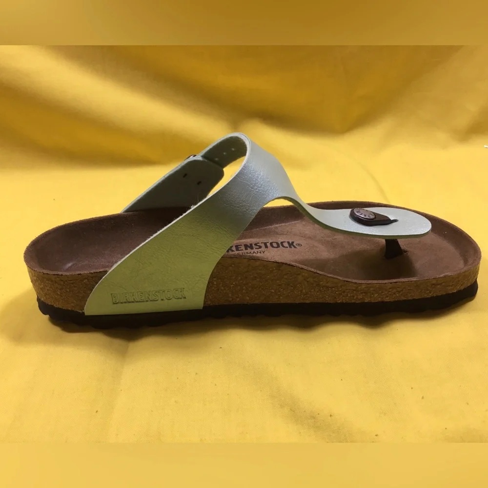 Birkenstock Women’s Silver Thong Sandals SZ 39  NWT